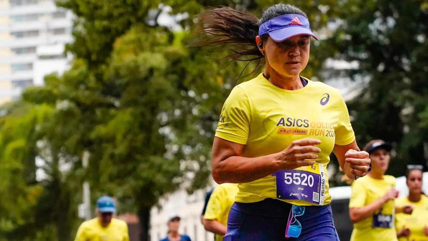 Ana Paula Ferreira correndo em prova de rua